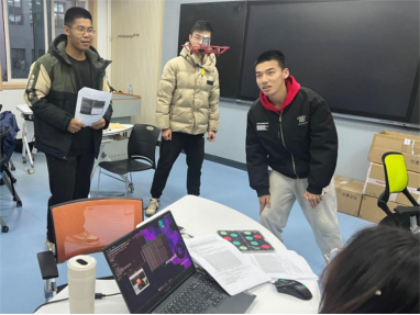 智能無(wú)人系統(tǒng)“做中悟”高階項(xiàng)目式課程。校方供圖