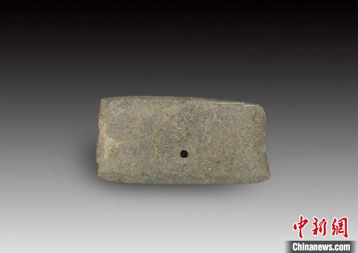 在該遺址發(fā)現(xiàn)的石刀?！∩轿魇】脊叛芯吭汗﹫D