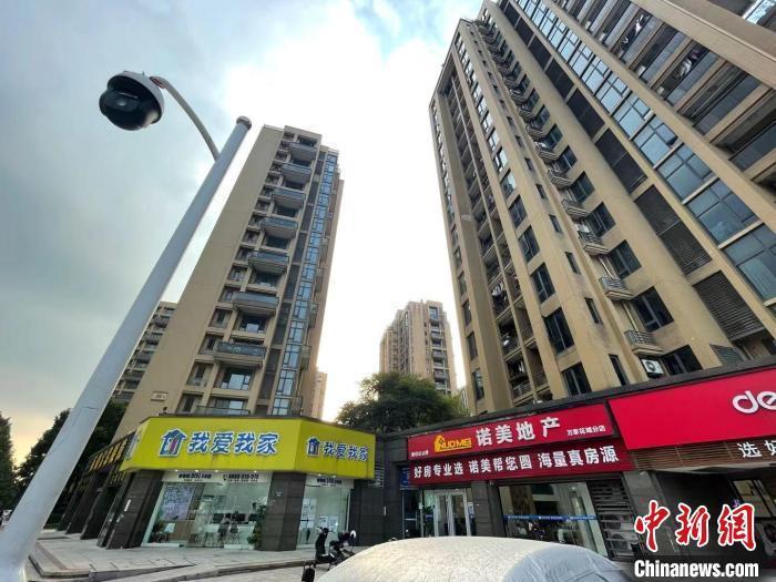 多家房地產(chǎn)中介。 蘇婷 攝