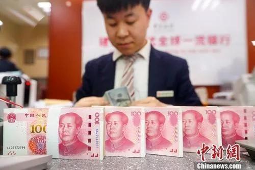資料圖：銀行工作人員清點貨幣。<a target='_blank' href='/'>中新社</a>記者 張云 攝