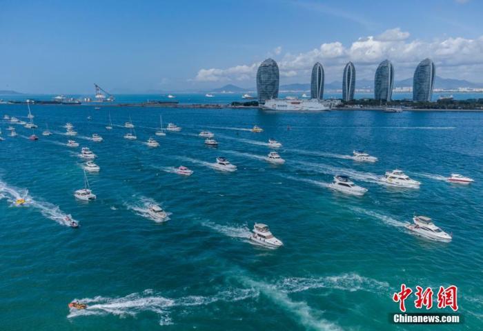 資料圖：航拍三亞眾多出海游玩的游艇回港。 駱云飛 攝